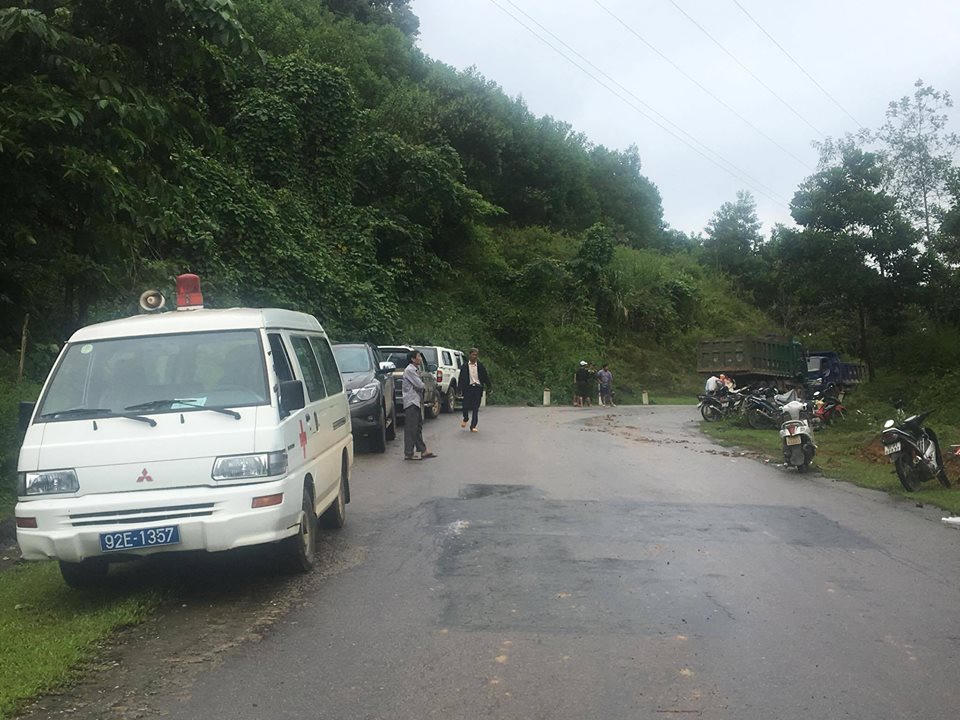 Nỗ lực tìm kiếm nạn nhân bị núi lở vùi lấp ở Phước Sơn