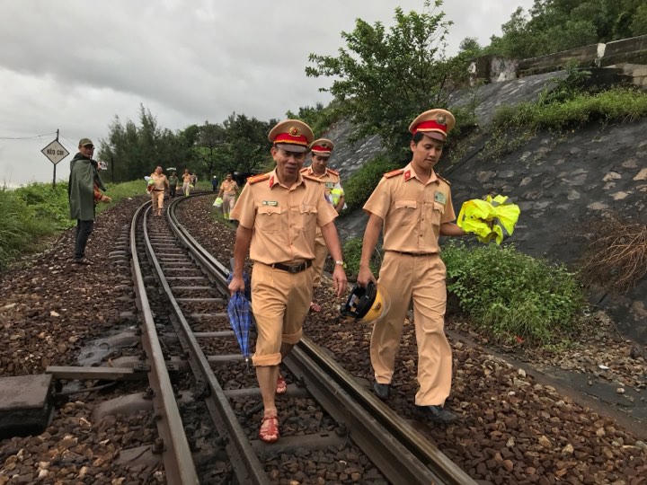 Khắc phục sạt lở tuyến đường sắt Bắc - Nam qua đèo Hải Vân