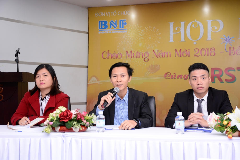 Bắn pháo hoa giữa sông Hàn chào năm mới 2018