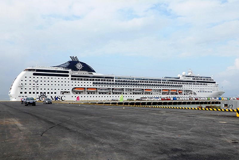 Hàng ngàn du khách nước ngoài 'xông đất' Đà Nẵng đầu năm 2018