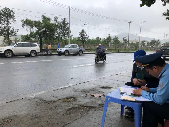 Đà Nẵng: Tổ liên ngành ra quân xử lý hàng loạt xe ô tô chở khách “chui”