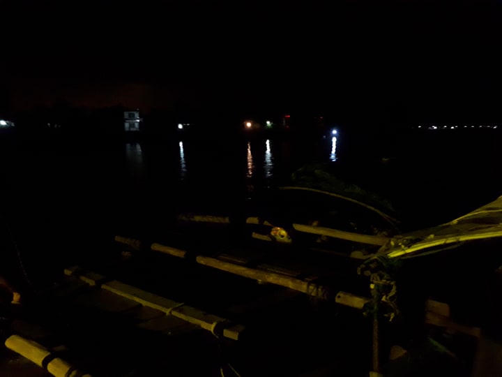 Gay cấn cảnh bắt gỗ lậu trên sông Thu Bồn