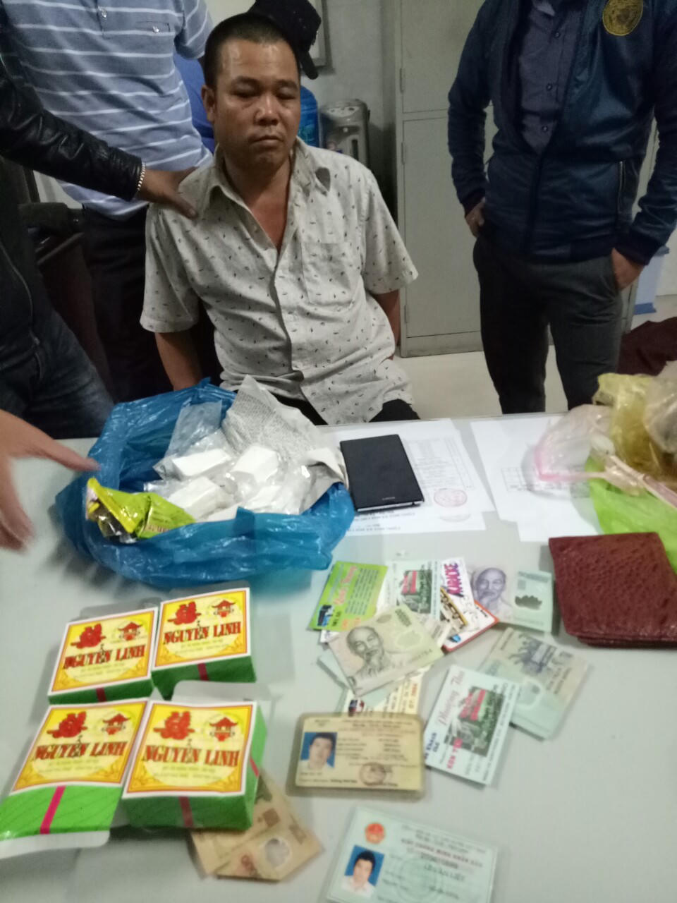 Liên tục bắt các vụ ma túy, vận chuyển hàng lậu dịp Tết