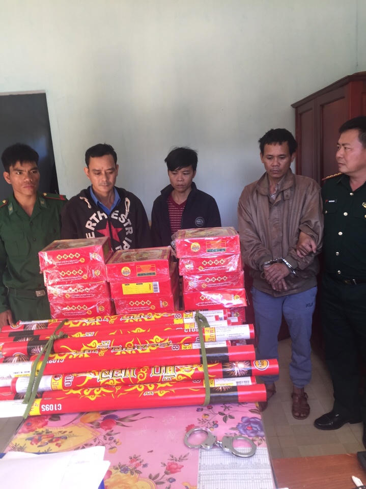 Liên tục bắt các vụ ma túy, vận chuyển hàng lậu dịp Tết