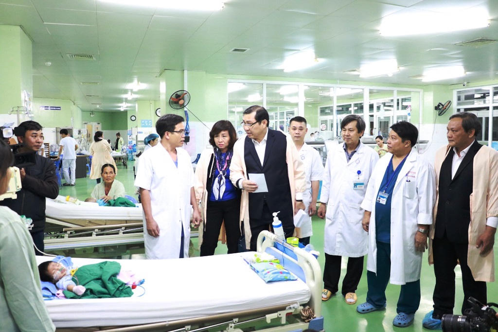 Lãnh đạo Đà Nẵng, thăm chúc Tết trước thềm Giao thừa và cùng người dân chào đón năm mới