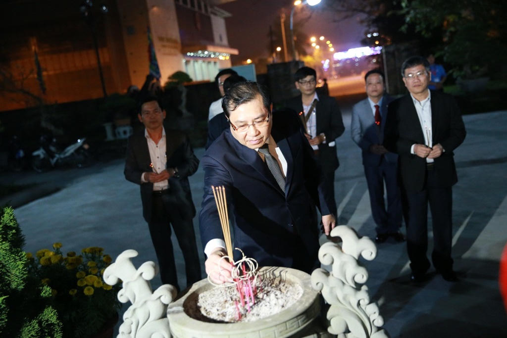 Lãnh đạo Đà Nẵng, thăm chúc Tết trước thềm Giao thừa và cùng người dân chào đón năm mới