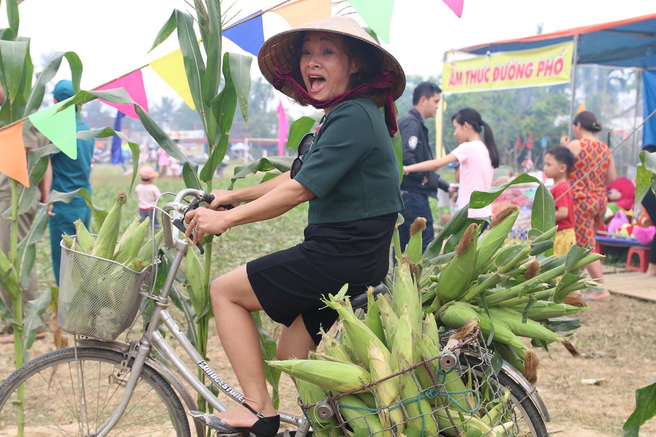 Thưởng thức hàng chục món ăn từ bắp nếp Hội An (Quảng Nam)