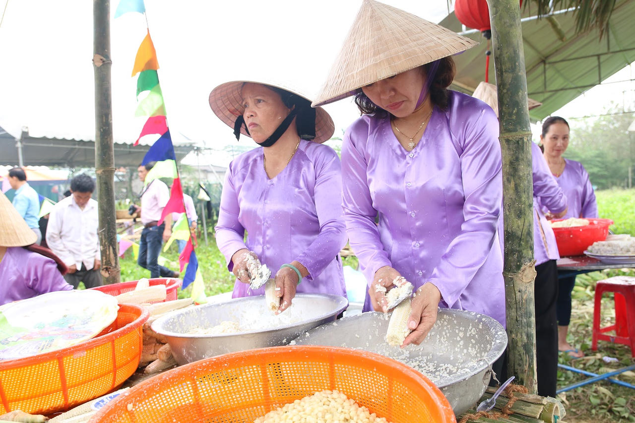 Thưởng thức hàng chục món ăn từ bắp nếp Hội An (Quảng Nam)