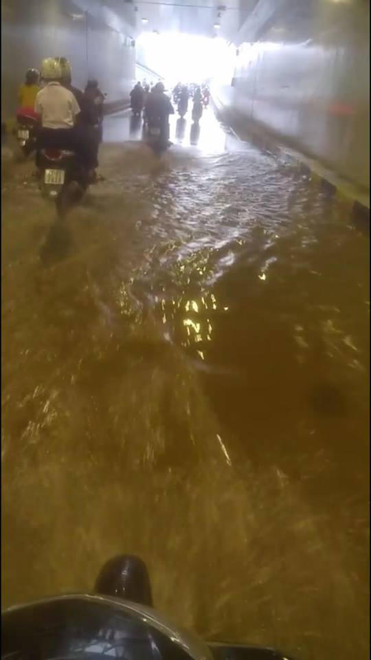 Đà Nẵng: Công trình hầm chui 120 tỷ đồng ngập lênh láng dù trời nắng