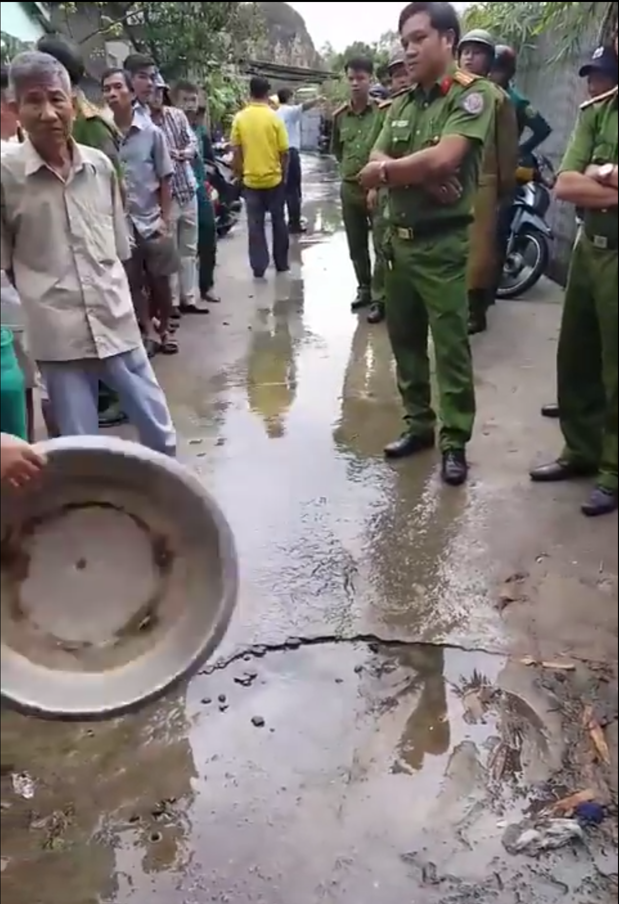 Đà Nẵng: Người dân phản ứng doanh nghiệp bít đường xuống biển