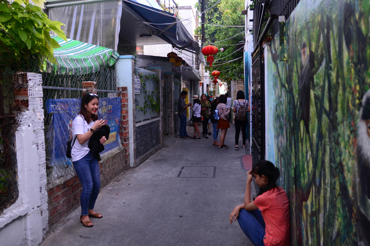 Đẹp ngỡ ngàng 'Làng bích họa trong lòng Đà Nẵng'