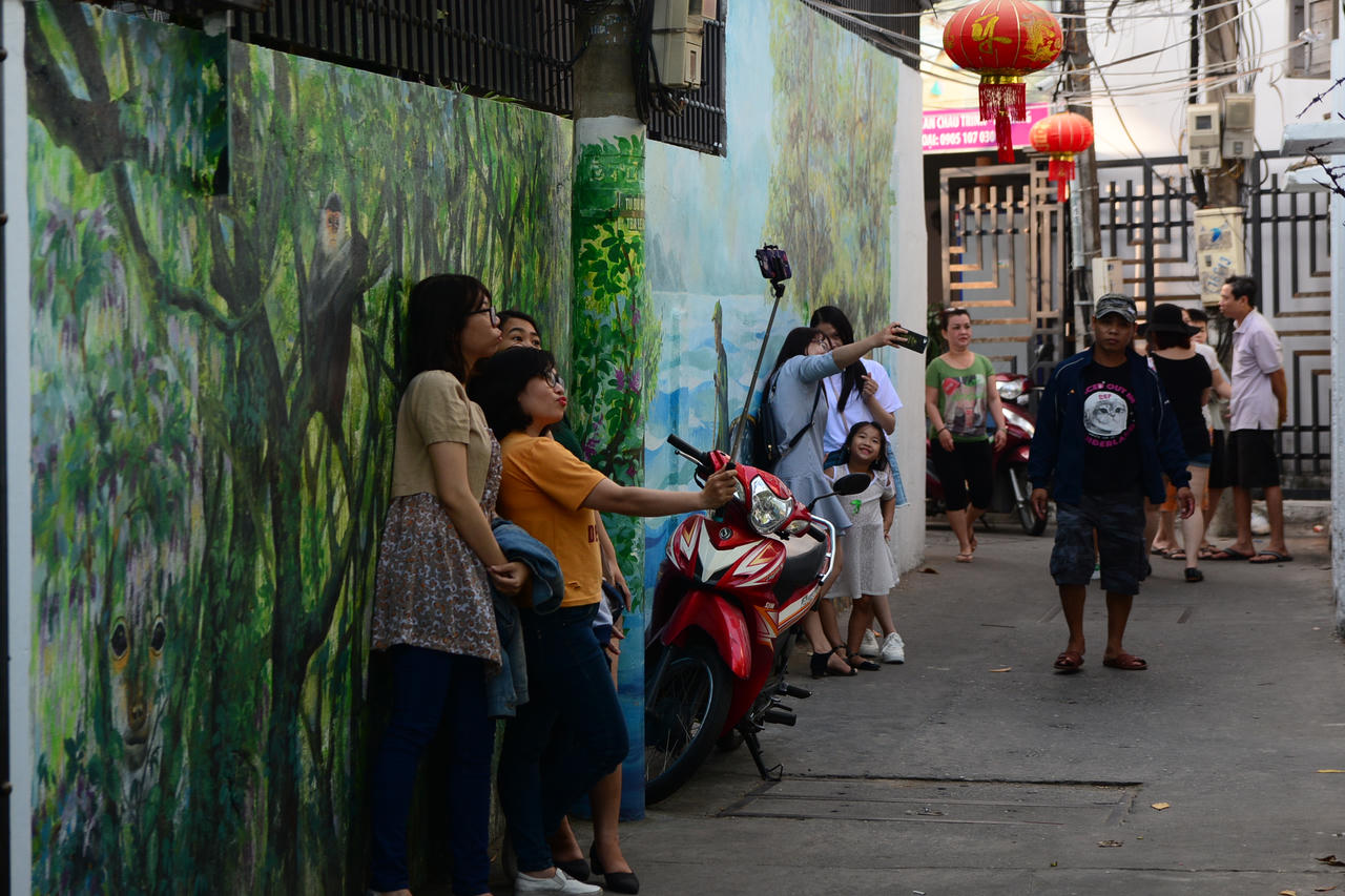 Đẹp ngỡ ngàng 'Làng bích họa trong lòng Đà Nẵng'