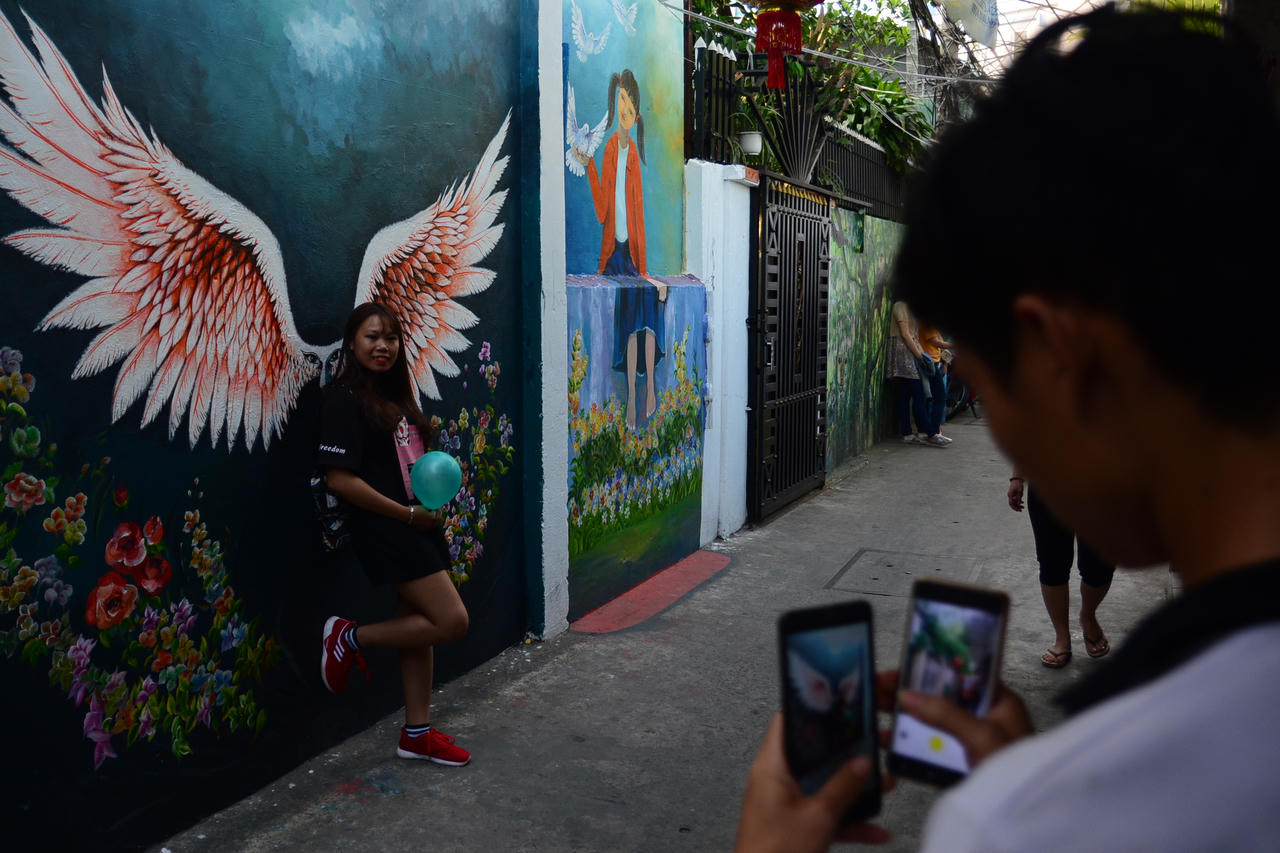 Đẹp ngỡ ngàng 'Làng bích họa trong lòng Đà Nẵng'