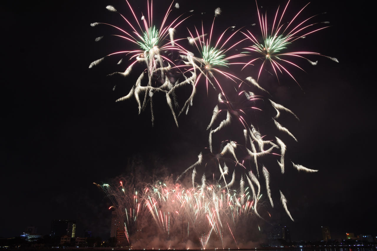 “Huyền thoại những cây cầu” thắp sáng bầu trời Đà Nẵng trong đêm DIFF 2018