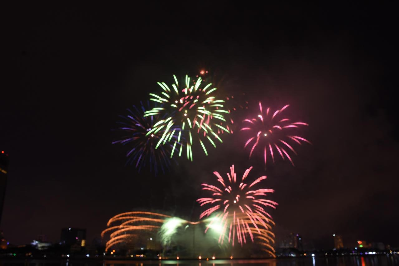 “Huyền thoại những cây cầu” thắp sáng bầu trời Đà Nẵng trong đêm DIFF 2018