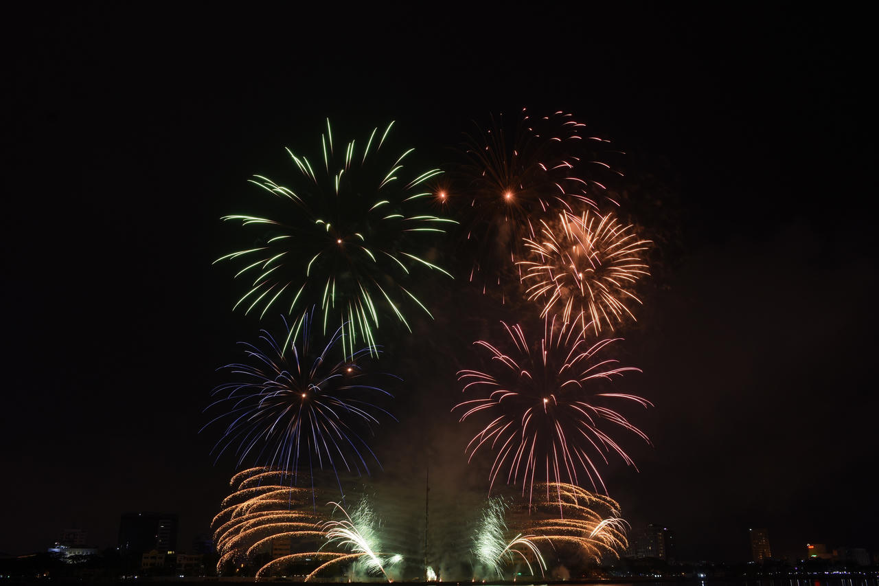 “Huyền thoại những cây cầu” thắp sáng bầu trời Đà Nẵng trong đêm DIFF 2018