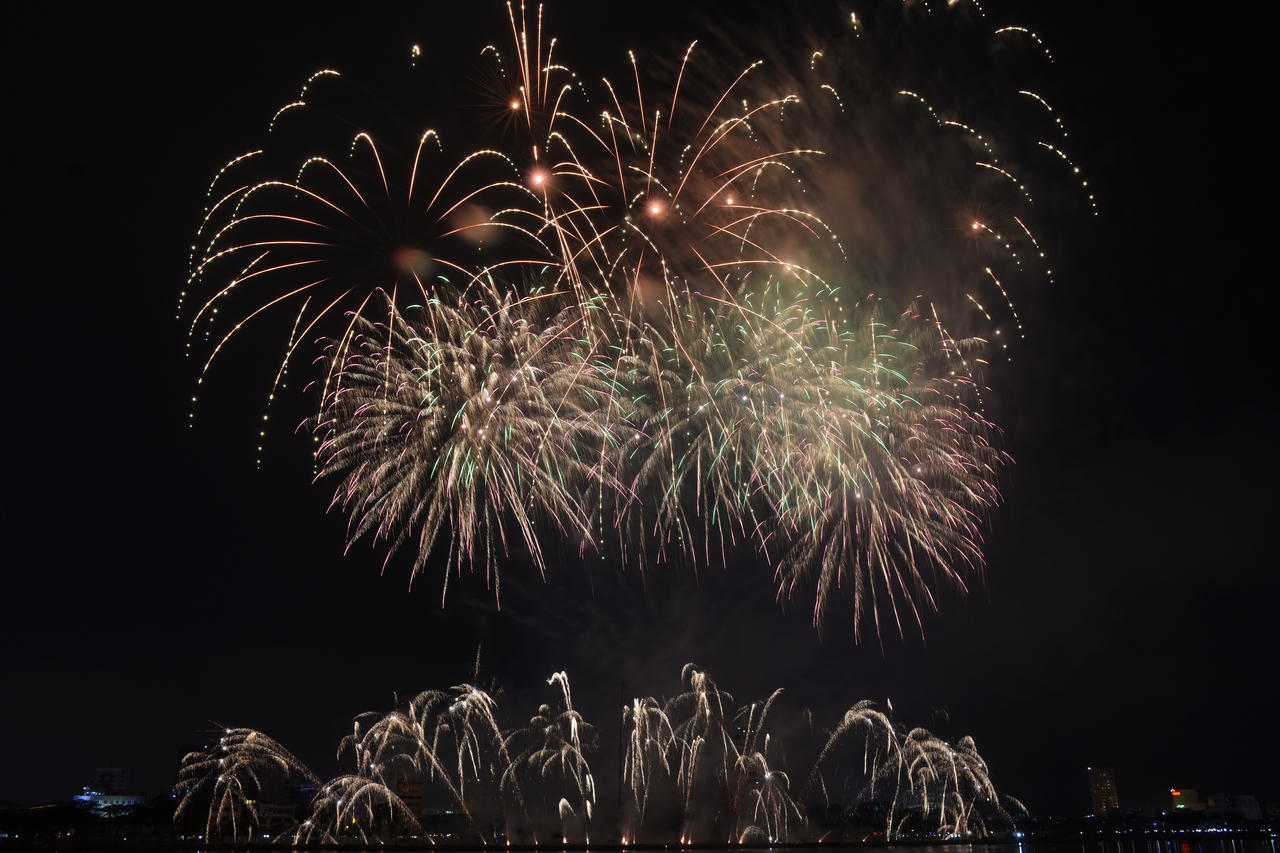 “Huyền thoại những cây cầu” thắp sáng bầu trời Đà Nẵng trong đêm DIFF 2018