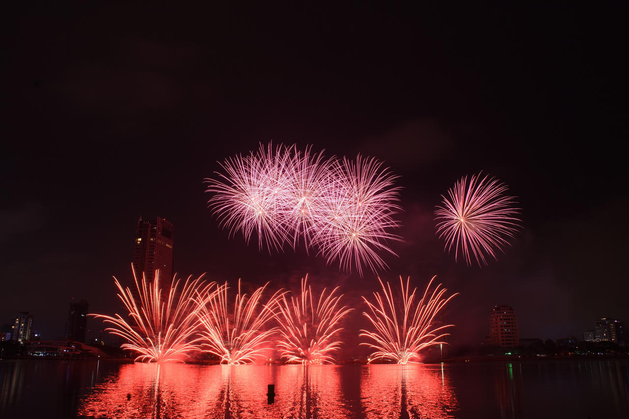 “Huyền thoại những cây cầu” thắp sáng bầu trời Đà Nẵng trong đêm DIFF 2018