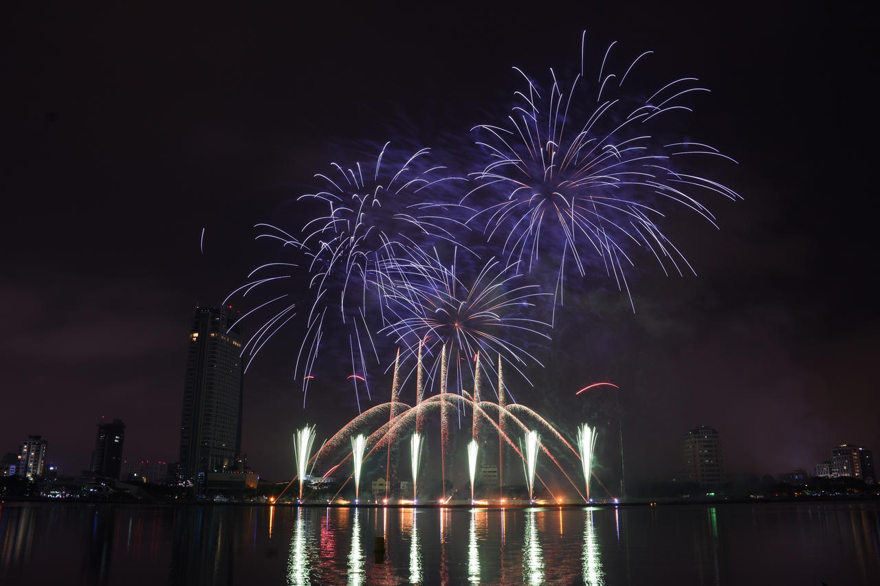 “Huyền thoại những cây cầu” thắp sáng bầu trời Đà Nẵng trong đêm DIFF 2018