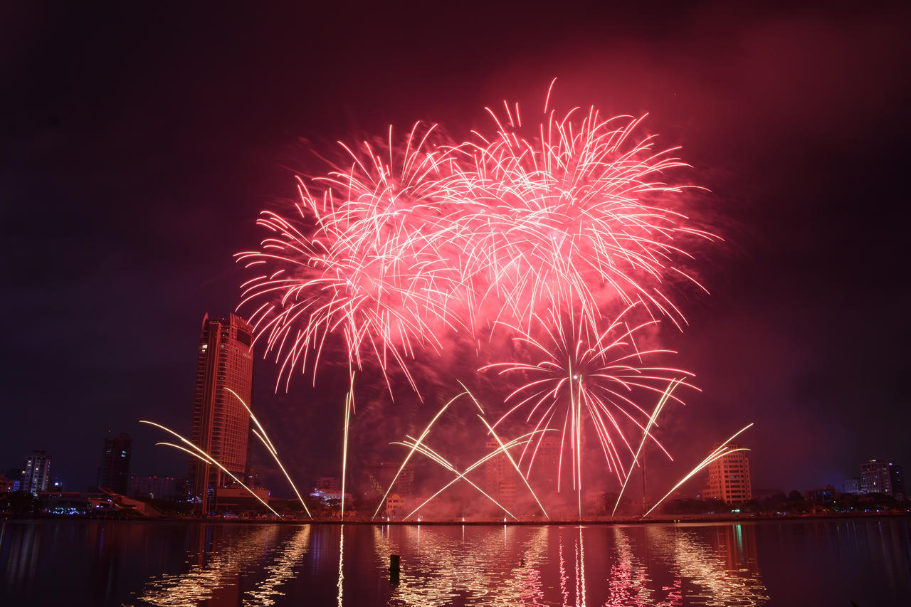 “Huyền thoại những cây cầu” thắp sáng bầu trời Đà Nẵng trong đêm DIFF 2018