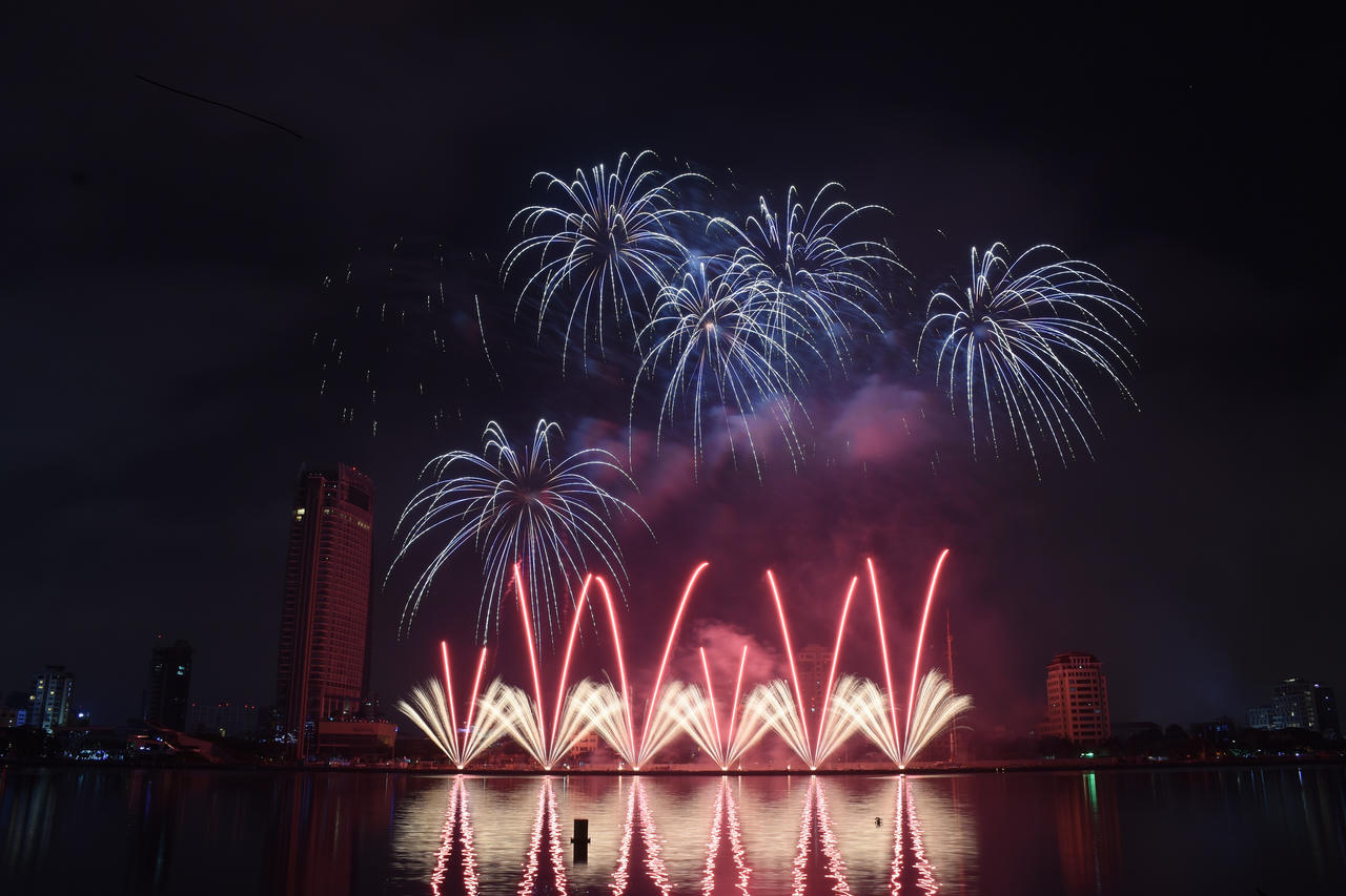 “Huyền thoại những cây cầu” thắp sáng bầu trời Đà Nẵng trong đêm DIFF 2018