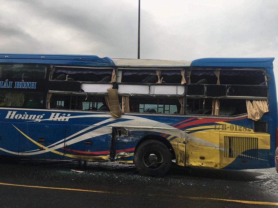 Ô tô va chạm liên hoàn ở nam hầm Hải Vân