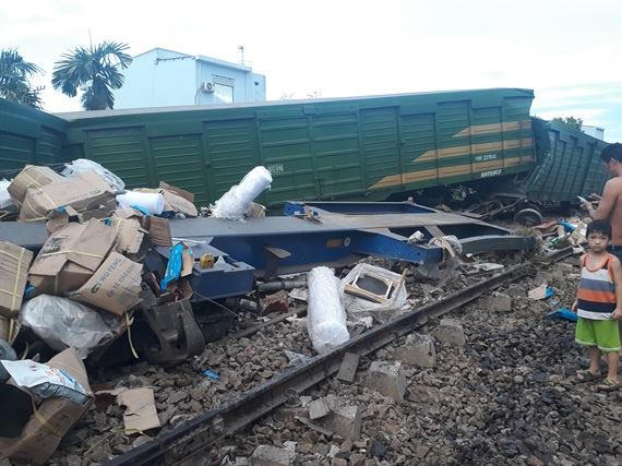 Hai tàu chở hàng va chạm, đường sắt Bắc- Nam tê liệt