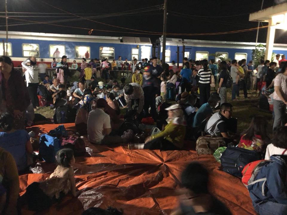 Thông tin tiếp theo vụ hai tàu khách đâm nhau tại Quảng Nam: Khẩn cấp lập trạm trung chuyển 