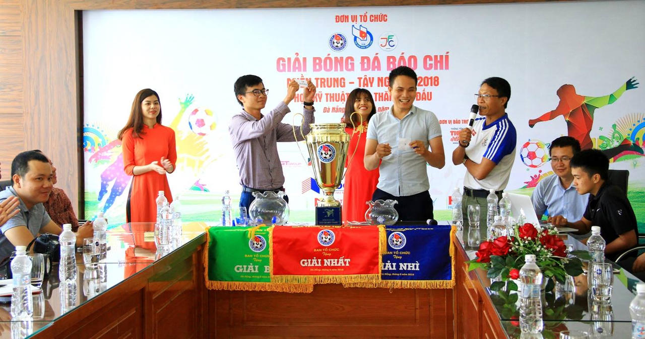 Hơn 300 nhà báo, phóng viên tham dự Giải Bóng đá Báo chí miền Trung 