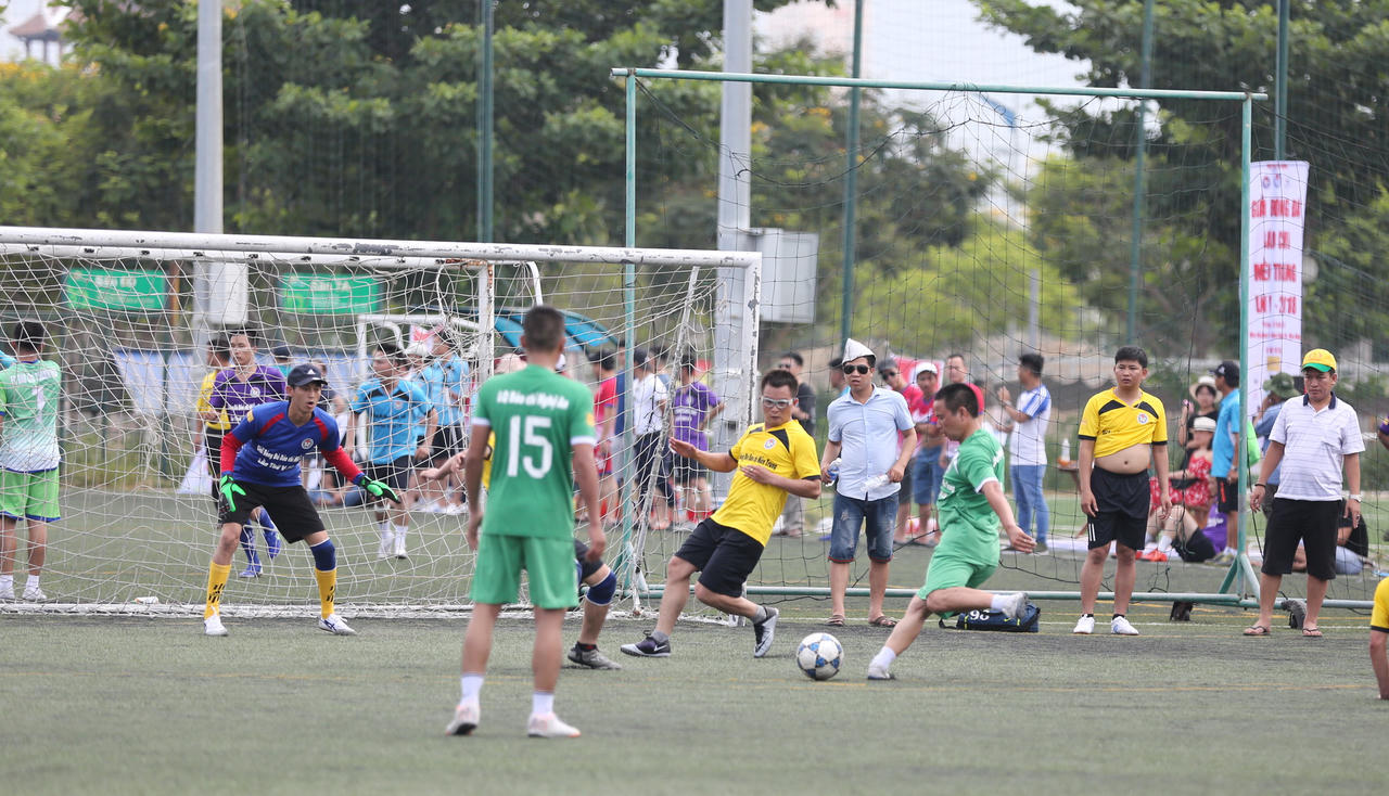 Nhiều nghĩa cử cao đẹp trong trận khai mạc Giải Bóng đá Báo chí miền trung