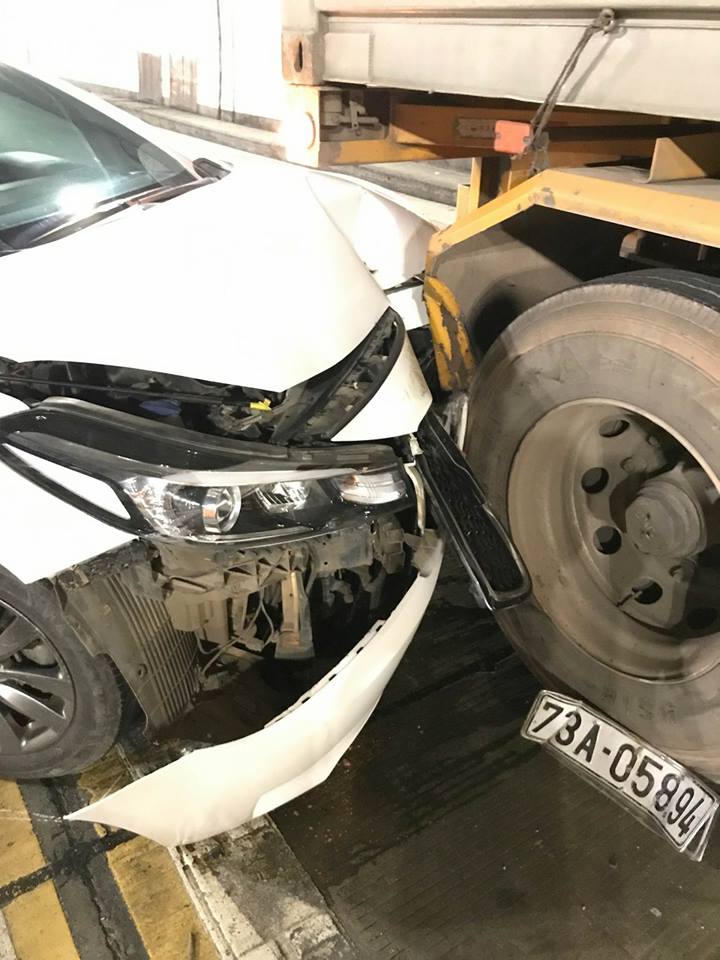 Tai nạn liên hoàn trong hầm Hải Vân, ùn tắc cục bộ