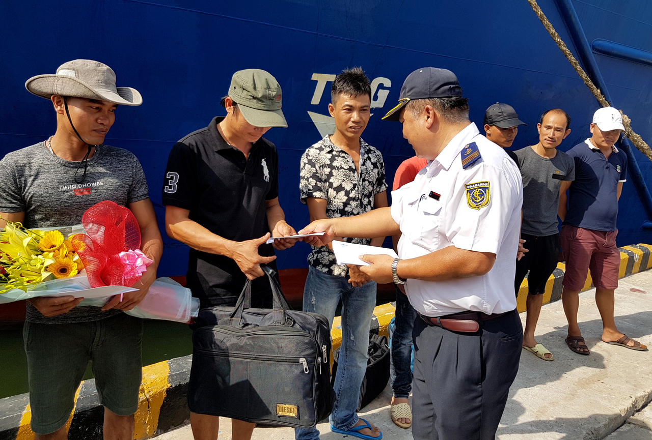 Quảng Nam: Cứu thành công 9 thuyền viên trên tàu hàng bị nạn