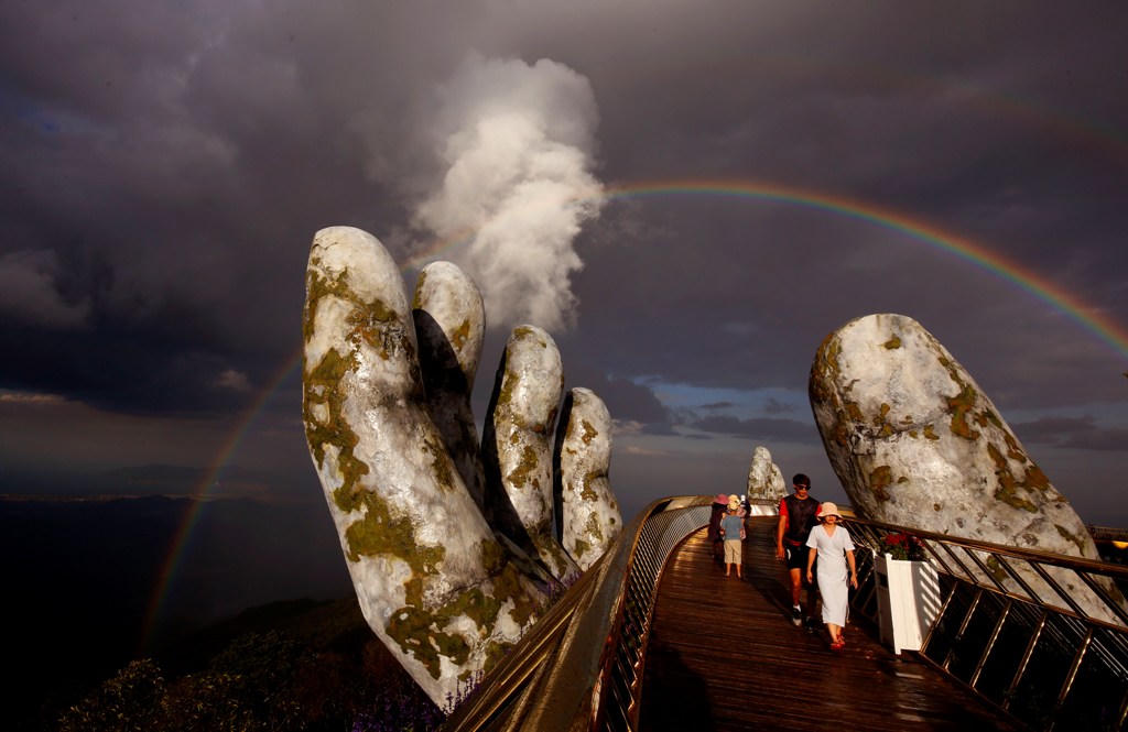 Giải mã “hiện tượng truyền thông chưa từng có” tại Cầu Vàng Sun World Ba Na Hills