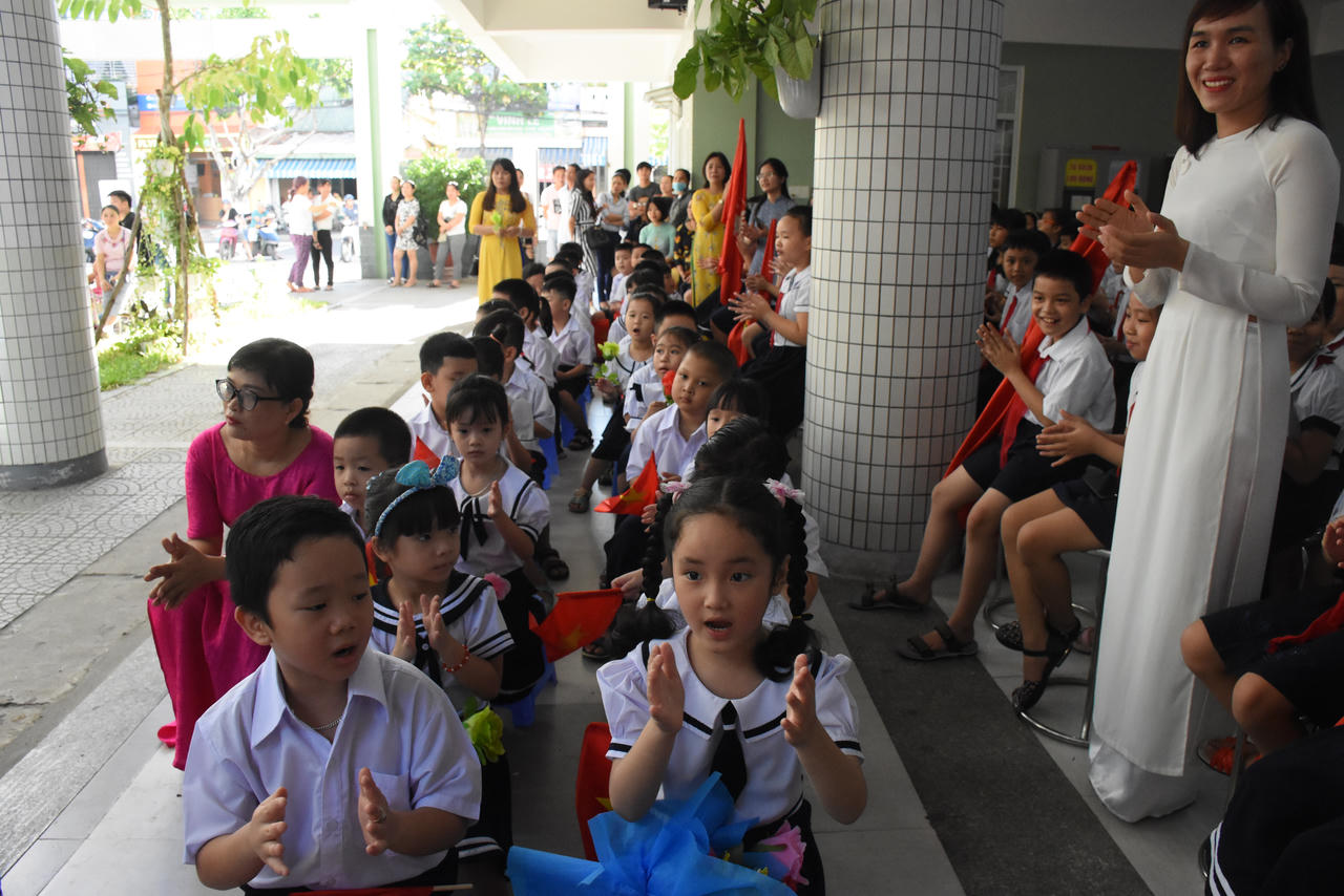  Tưng bừng ngày hội khai trường tại miền Trung