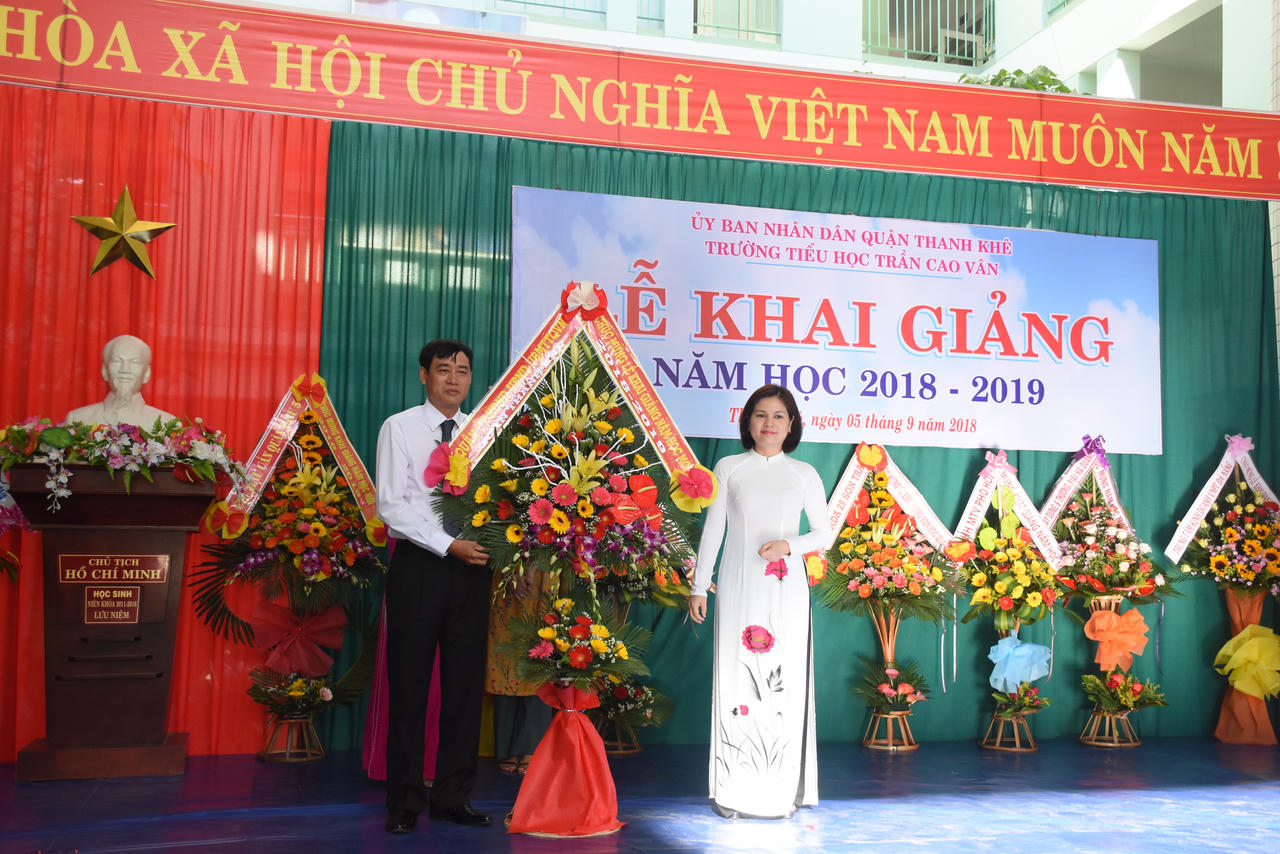  Tưng bừng ngày hội khai trường tại miền Trung