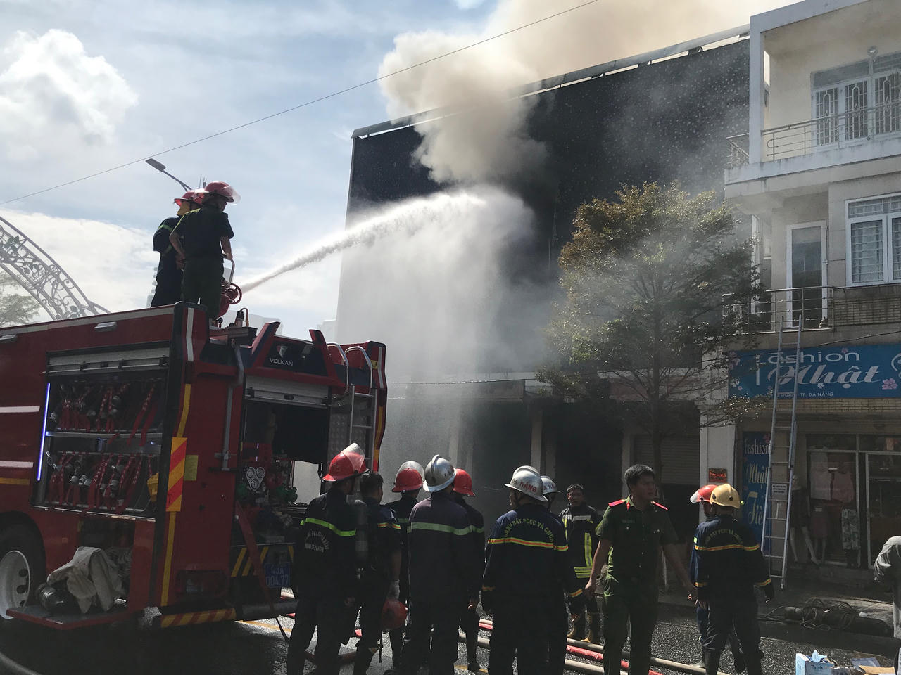 Cháy lớn tại trung tâm thành phố Đà Nẵng