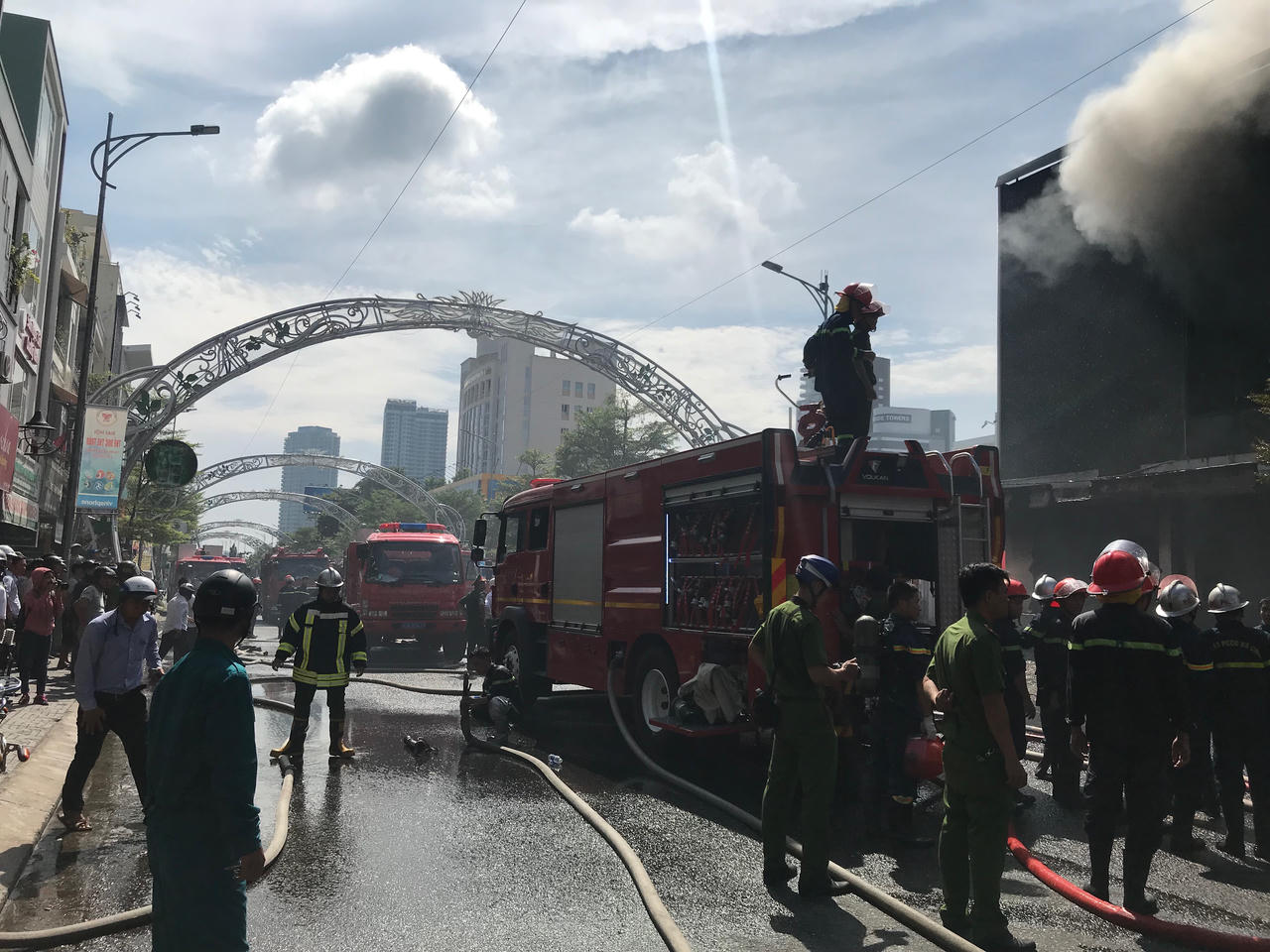 Cháy lớn tại trung tâm thành phố Đà Nẵng