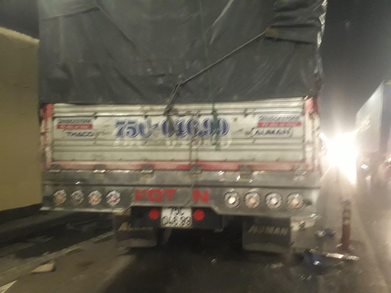 TNGT xe tải trong hầm Hải Vân, 2 người bị thương nặng