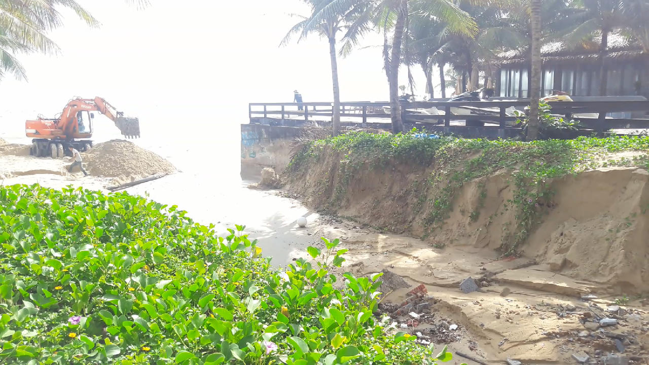 Sạt lở kinh hoàng bãi biển Mỹ Khê (Đà Nẵng)