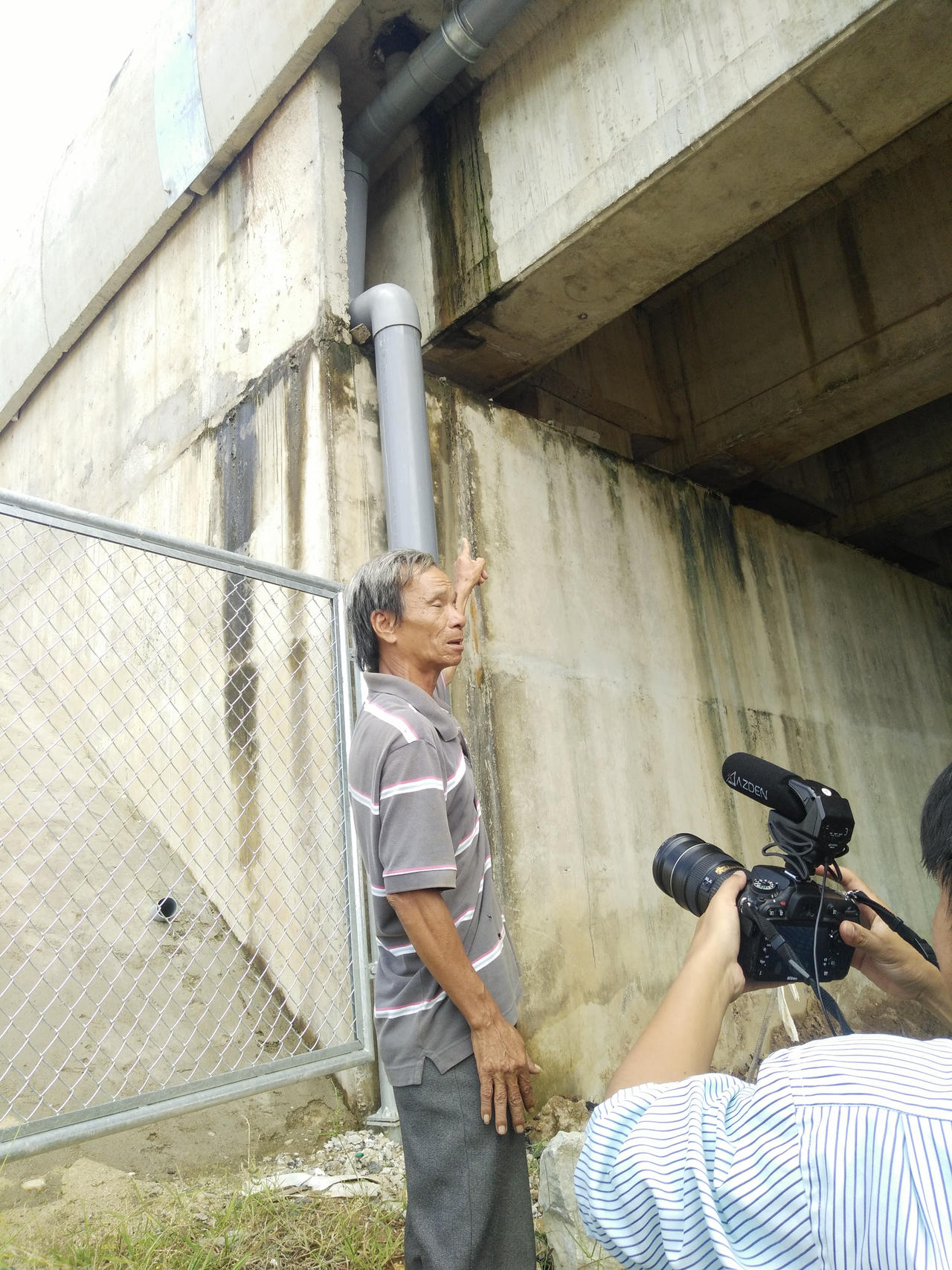 Cao tốc Đà Nẵng - Quảng Ngãi lại xảy ra thấm nước dưới cầu và hầm chui