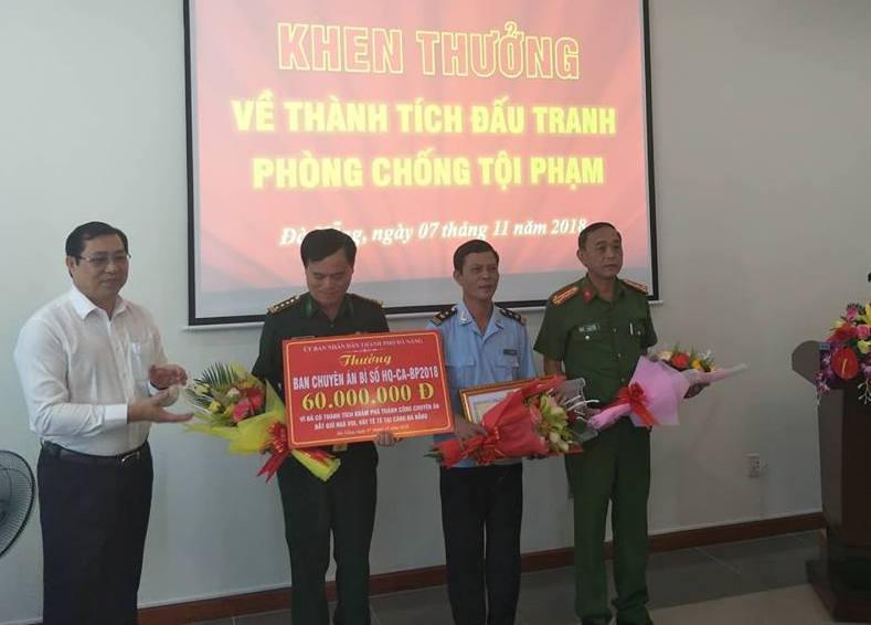 Chủ tịch Đà Nẵng khen thưởng các đơn vị bắt giữ hơn 10 tấn ngà voi, vẩy tê tê