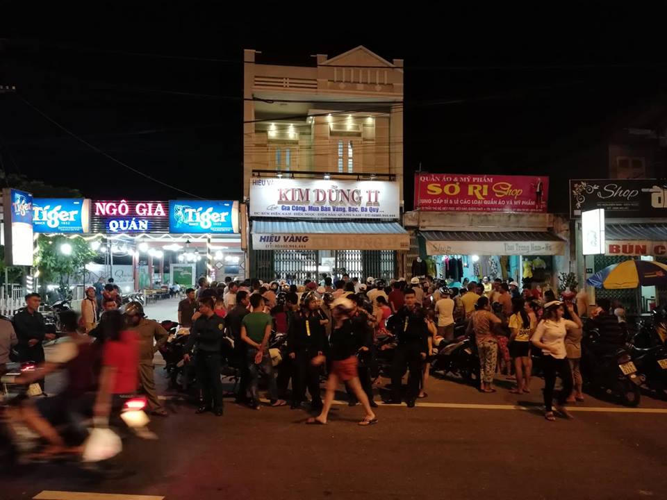 Nam thanh niên cầm búa xông vào cướp tiệm vàng ở Quảng Nam