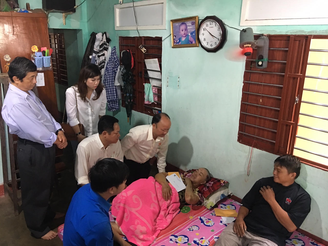 Hội Doanh Nhân Trẻ Khánh Hòa trao 60 suất quà trị giá hơn 1 tỷ đồng giúp đỡ nhân dân vùng lũ