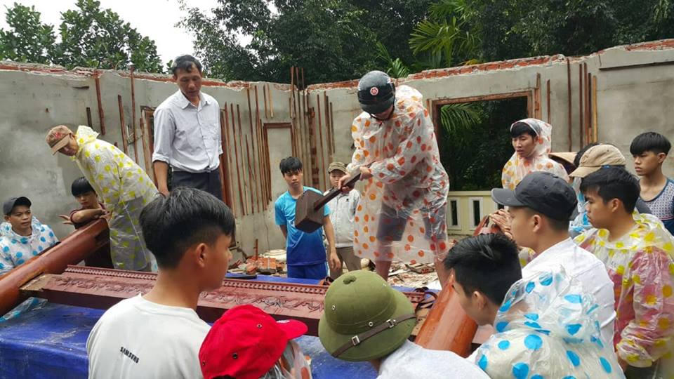 Hình ảnh tháo dỡ phần còn lại biệt phủ xây trái phép dưới chân núi Hải Vân