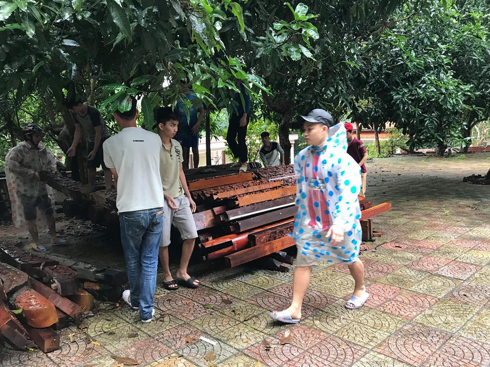 Hình ảnh tháo dỡ phần còn lại biệt phủ xây trái phép dưới chân núi Hải Vân