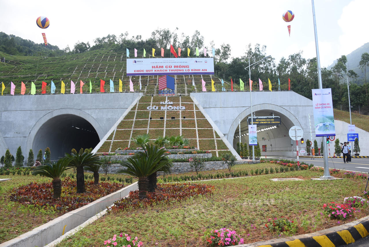 Thông xe tuyến hầm cuối cùng trong dự án Hầm đường bộ qua Đèo Cả