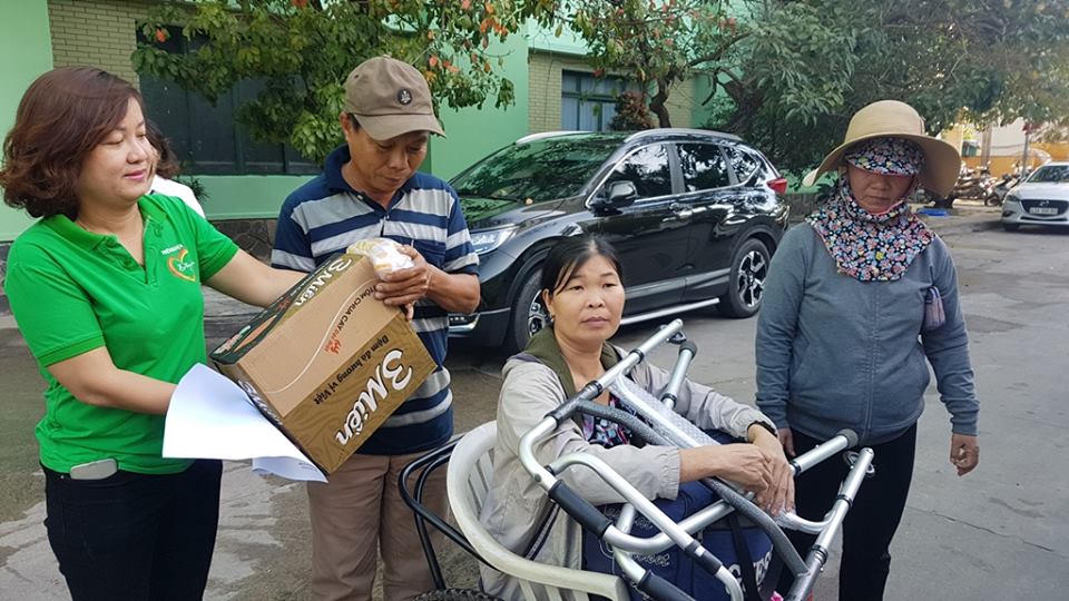 Những “chuyến xe nghĩa tình” chở người bệnh khó khăn về quê đón Tết