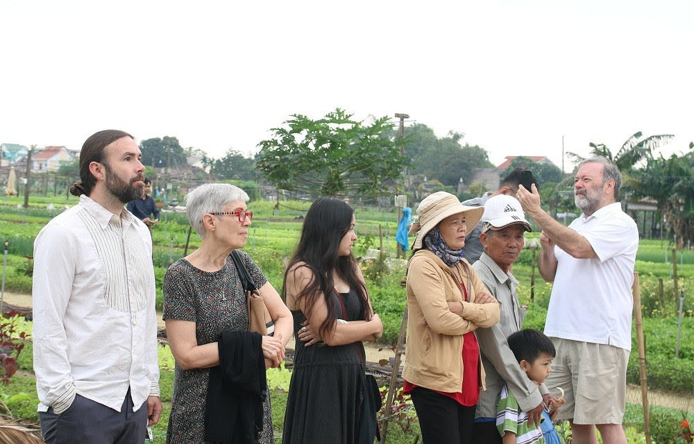 Rộn ràng lễ hội Cầu Bông ở làng rau 500 tuổi ngày đầu Xuân