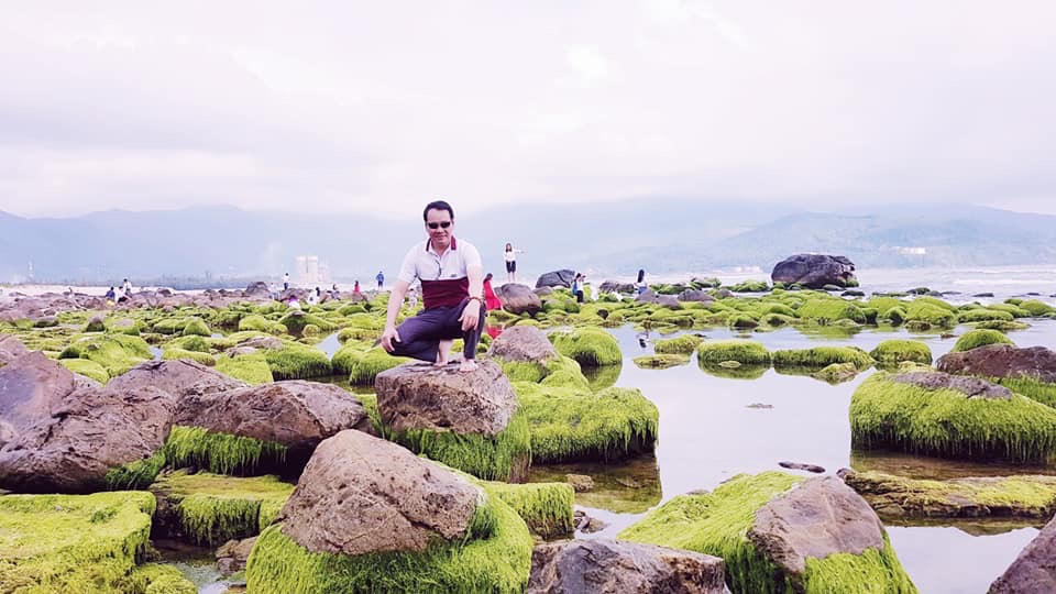 Ngỡ ngàng vẻ đẹp rêu xanh tại rạn Nam Ô