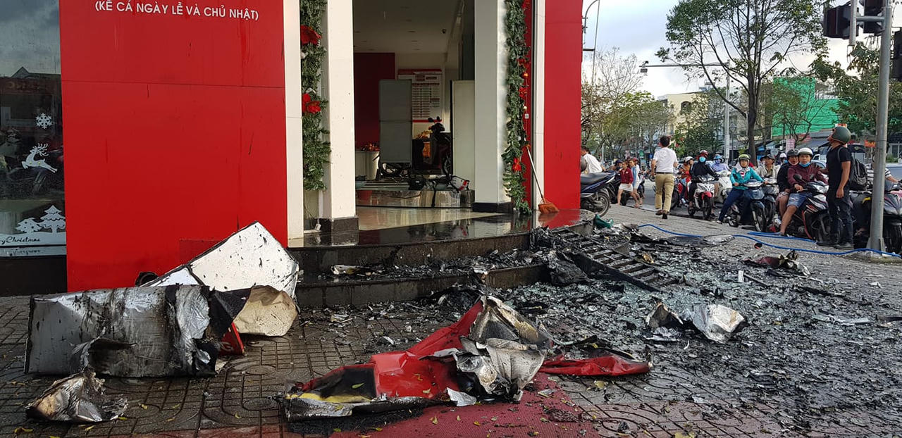 Chập điện gây cháy tại 1 cửa hàng xe máy trên quốc lộ 1